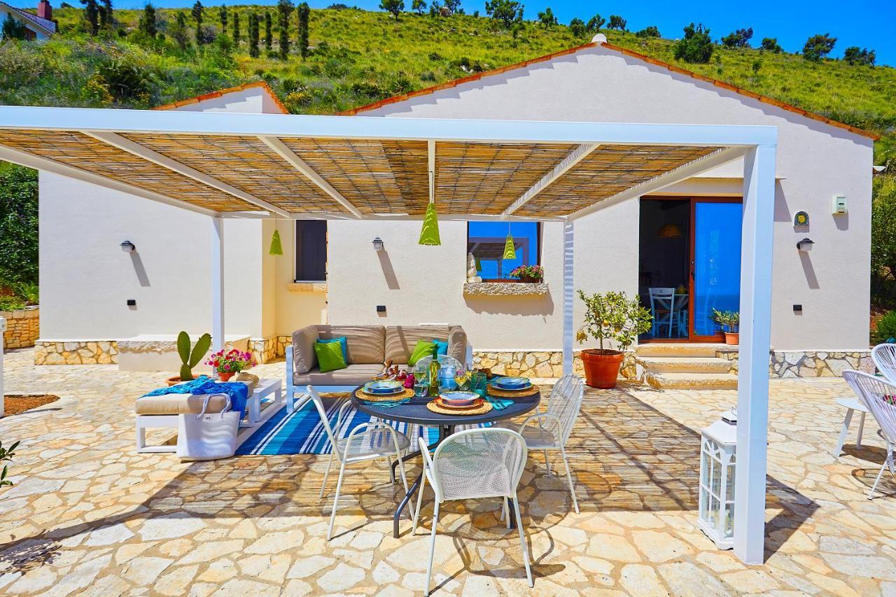 Villa Brezza Marina - Scopello-Villas สโกเปลโล ภายนอก รูปภาพ